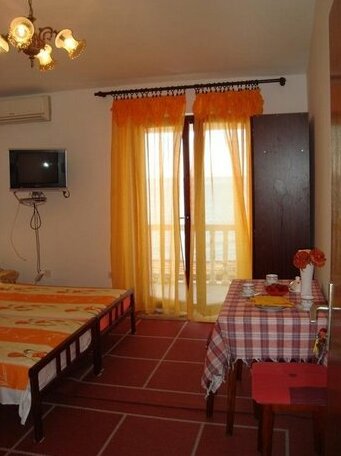 Sunset Promenade Rooms - Photo2