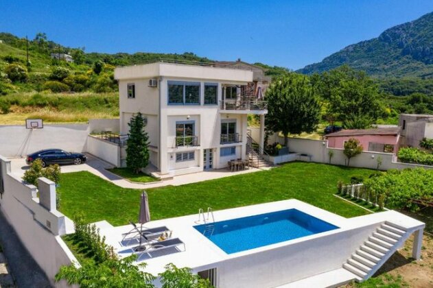 Villa Nikola Sutomore - Photo2