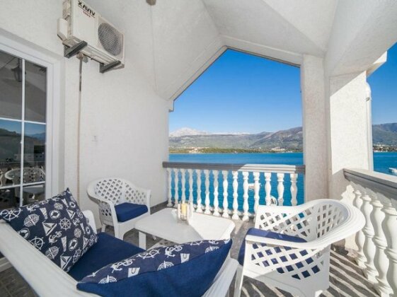 Apartments Elena Tivat - Photo2
