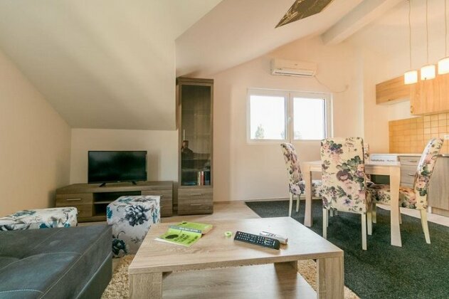 Donja Lastva Top Floor Studio - Photo3