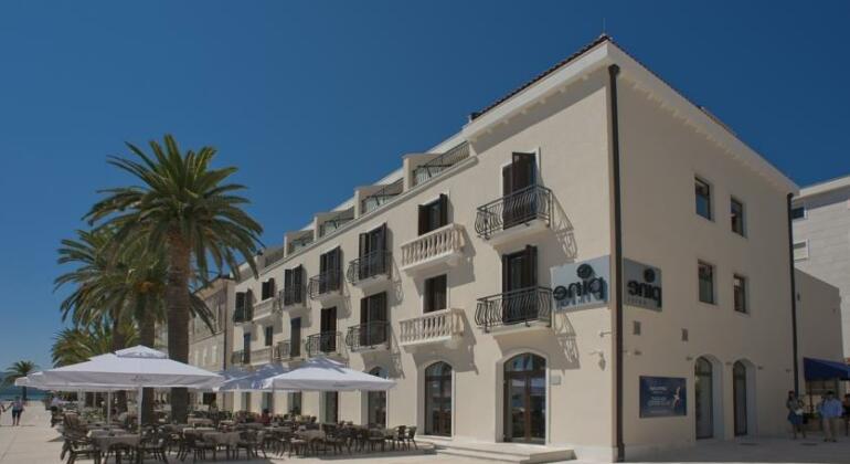 Hotel Pine