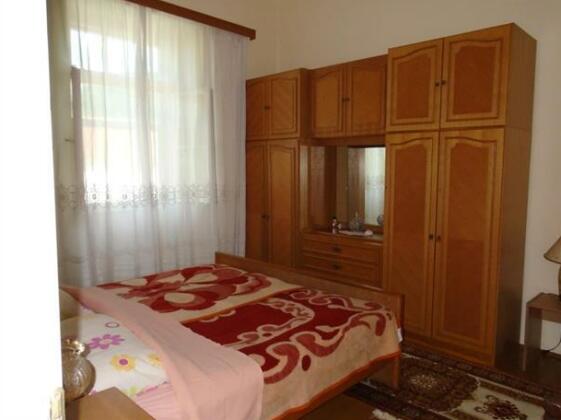 Photo 1