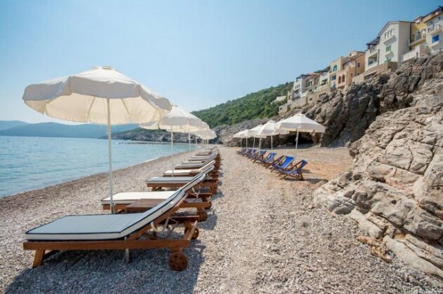 Lustica Bay - Photo3