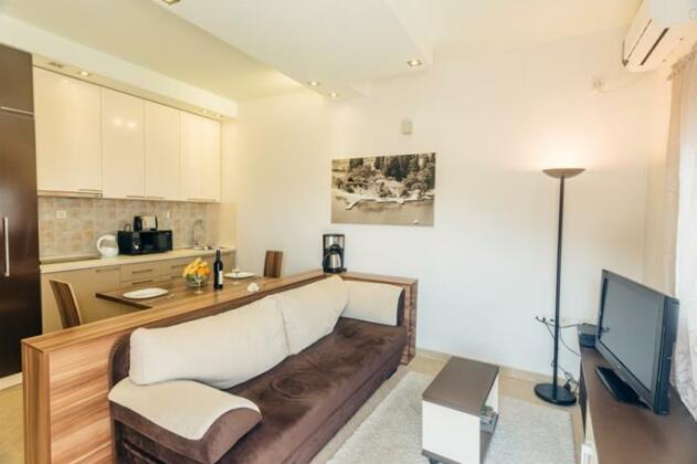 Monet Apartments - Photo2