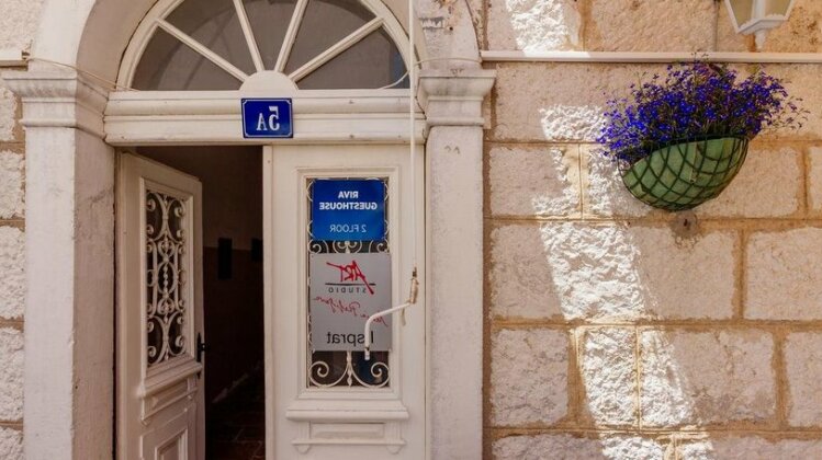 Riva Guesthouse - Photo2