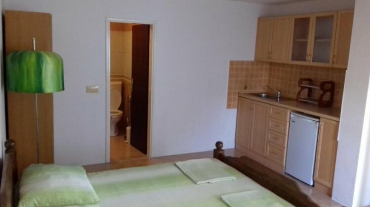 Apartments and Rooms Lejla - Photo2