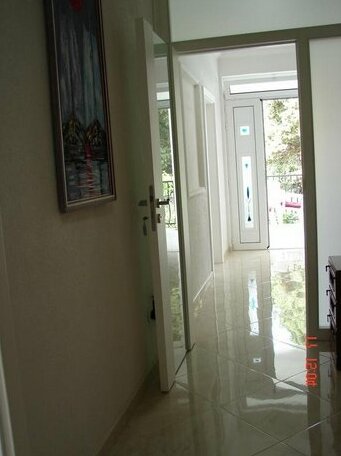 Apartments Hollaj - Photo2