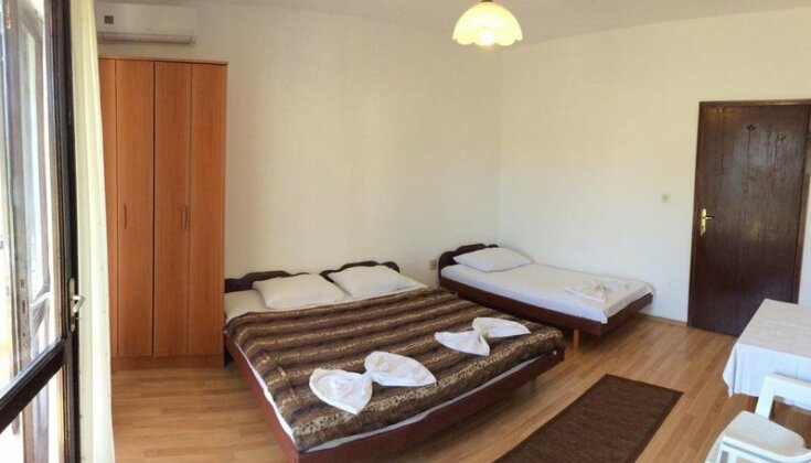 Llazorja Studios and Rooms - Photo4
