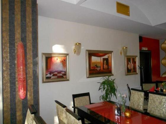 Gala Garden Hotel - Photo2
