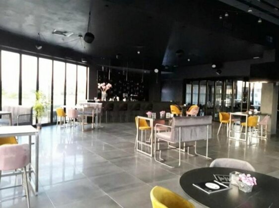 Paint It Black Hotel - Photo3