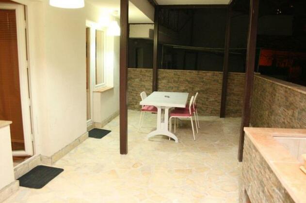 Lukanov Apartments & Guest Rooms - Photo4