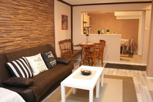 Lukanov Apartments & Guest Rooms - Photo5