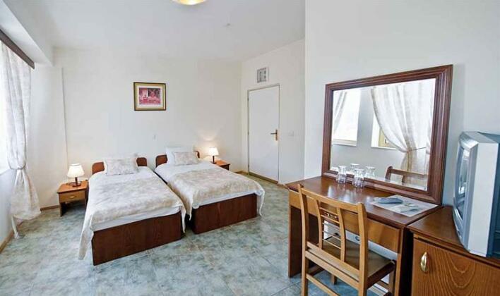 Montenegrin Inn - Photo4