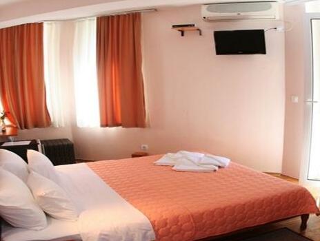 Hotel Orange Inn - Photo4