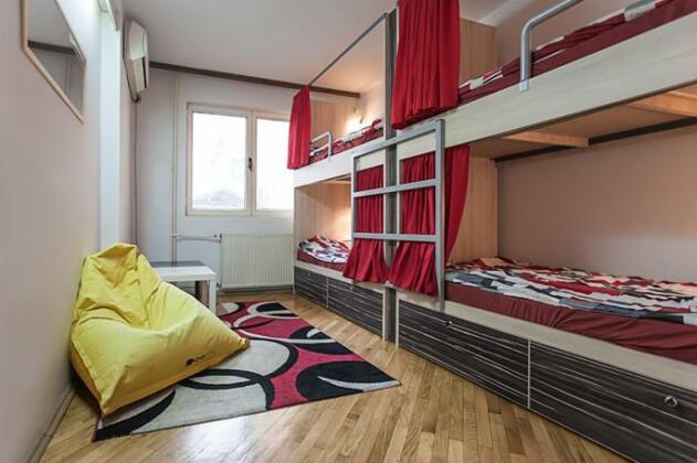 Urban Hostel and Apartments - Photo2