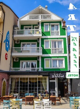 Art Caffe Struga - River View Hotel