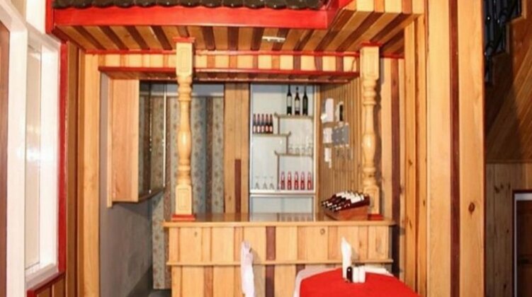 Honey Pine Hotel - Photo3
