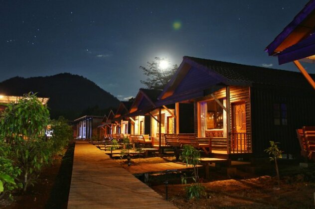 Demoso Lodge - Photo2