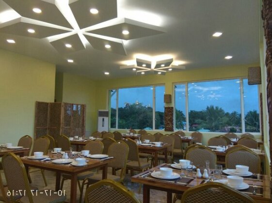 Three Seasons Hotel - Photo2