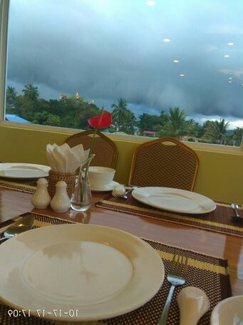 Three Seasons Hotel - Photo3