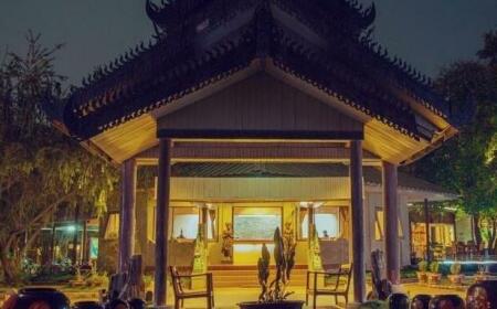 Kumudara Hotel Pagoda View