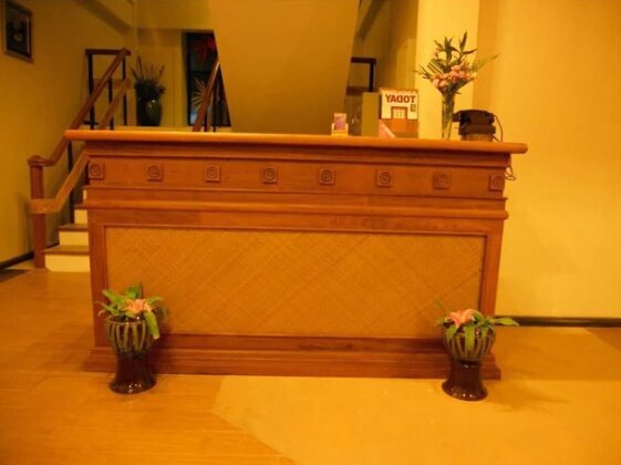 A Little Bit of Mandalay Tavern - Photo4