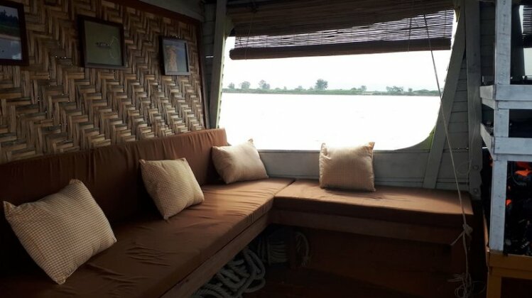 Living Irrawaddy Dolphin Project - Photo3