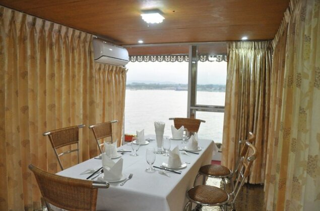 Mandalay Karaweik Mobile Hotel - Photo3