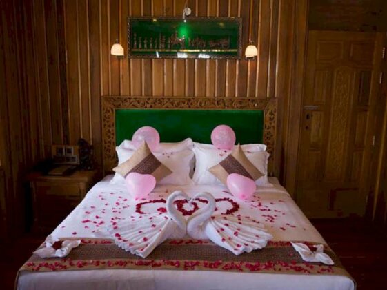 Mandalay Karaweik Mobile Hotel - Photo4