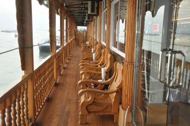 Mandalay Karaweik Mobile Hotel - Photo5