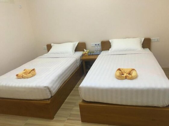 Five One Star Hotel - Photo2