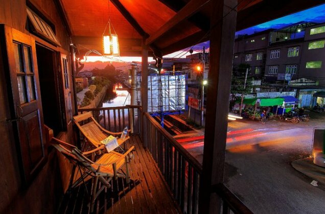 Hardwood Lodge - Photo2