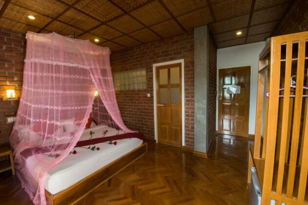 Teak Wood Hotel - Photo5