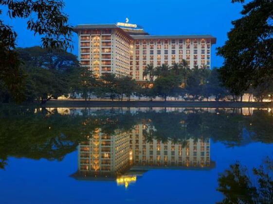 Chatrium Hotel Royal Lake Yangon - Photo4