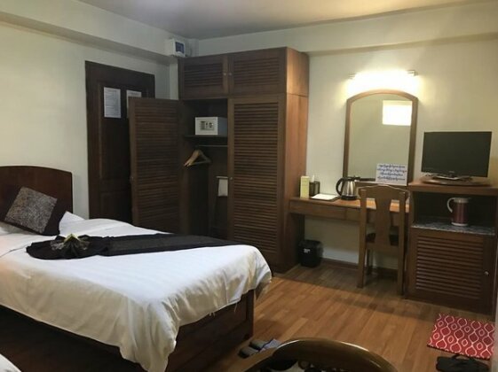Crystal Palace Hotel Yangon - Photo5