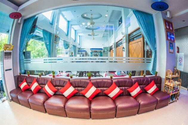 Diamond Crown Hotel - Photo2