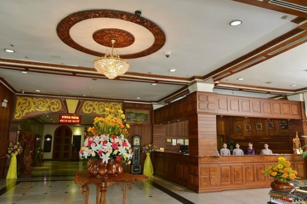Golden Butterfly Hotel - Photo2