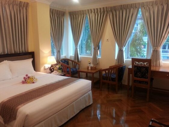 Grand Laurel Hotel - Photo2