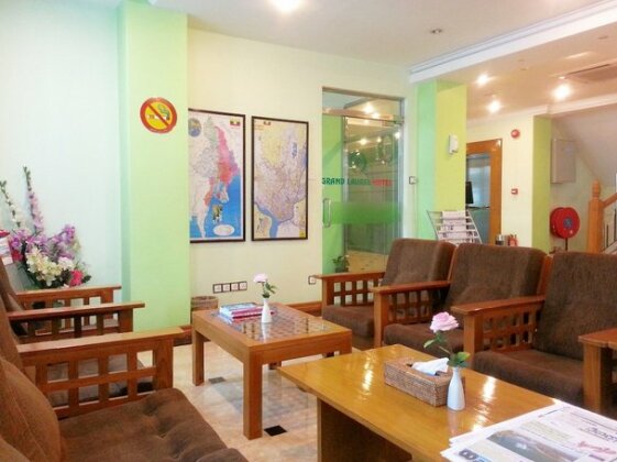Grand Laurel Hotel - Photo4