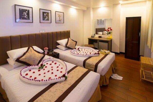 High Five Hotel - Photo2