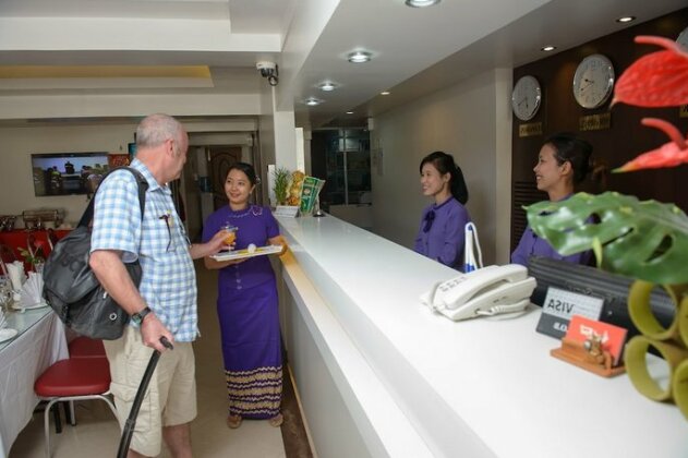 High Five Hotel - Photo4