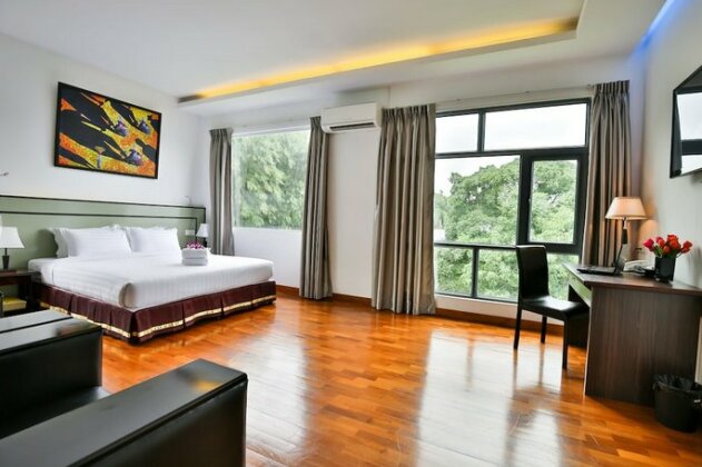 Sky View Hotel Yangon - Photo2