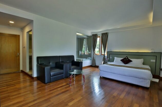 Sky View Hotel Yangon - Photo5
