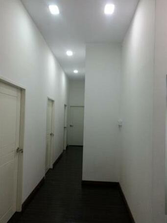 Three Seasons Guest House - Photo5