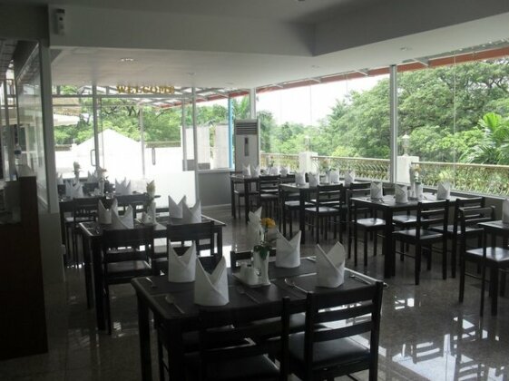 Yangon Airport Hotel - Photo2