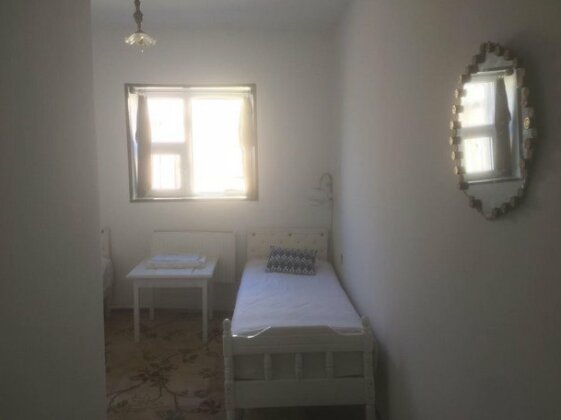Gana's Guest House and Tours - Photo4