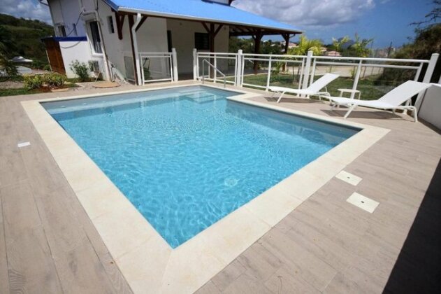 Villa Stone piscine acces PMR a 15 min a pied de la plage