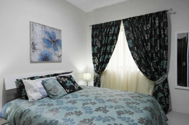Large Modern Seaside Apartment - Photo2