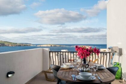 GetawaysMalta - Seashells Penthouse 12 with terrace and sea view in Bugibba