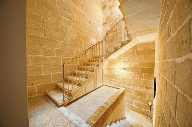 Central Traditional 2 Bedroom Town House Cospicua - Photo3
